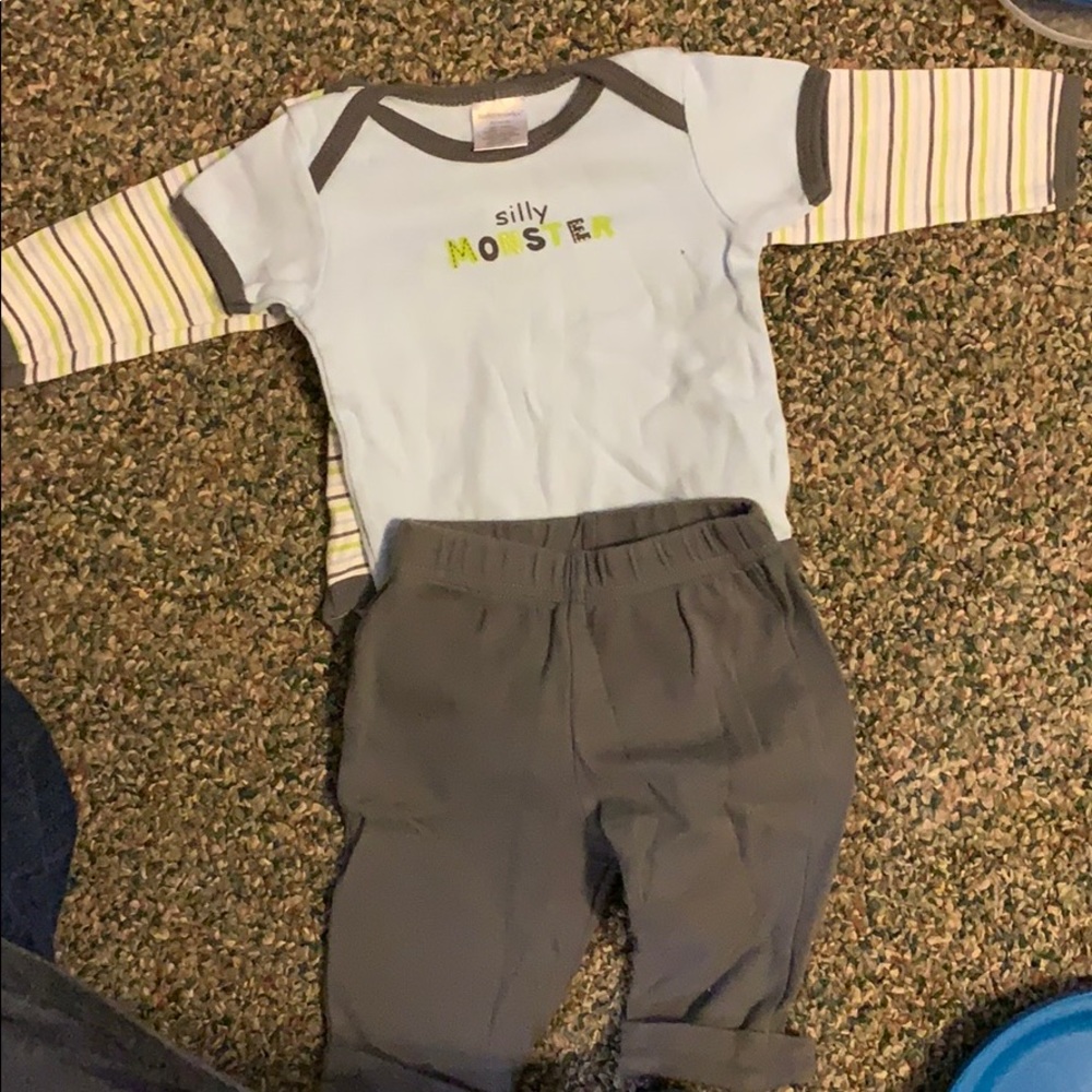 3 peace silly monster outfit